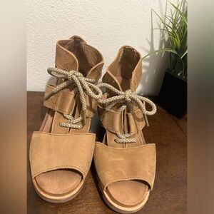 SOREL JOANIE NL2914-224 Tan Ankle Wedge Sandals Womens 8